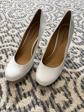 Cityclassified White Patent Round Toe Heels